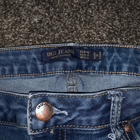 Modern Vintage Iris Jean Ripped - Picture 2 of 4